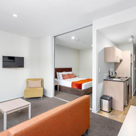 Ramada Suites By Wyndham Christchurch City Exterior foto