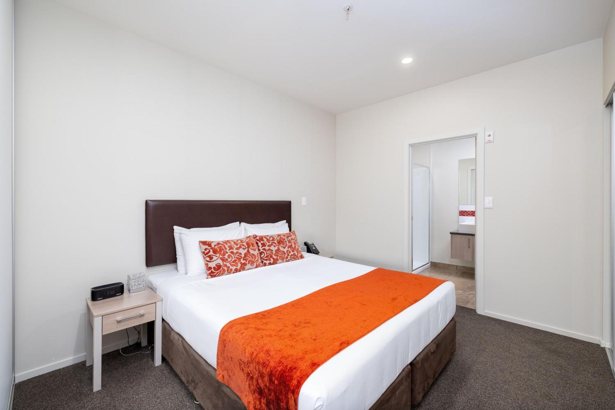 Ramada Suites By Wyndham Christchurch City Exterior foto
