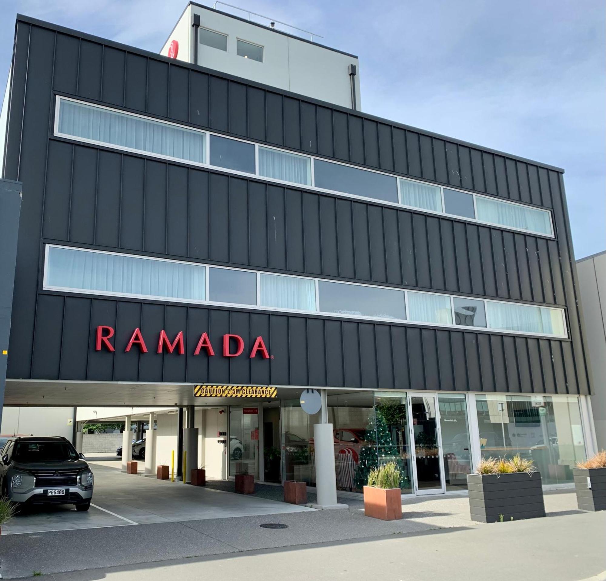 Ramada Suites By Wyndham Christchurch City Exterior foto
